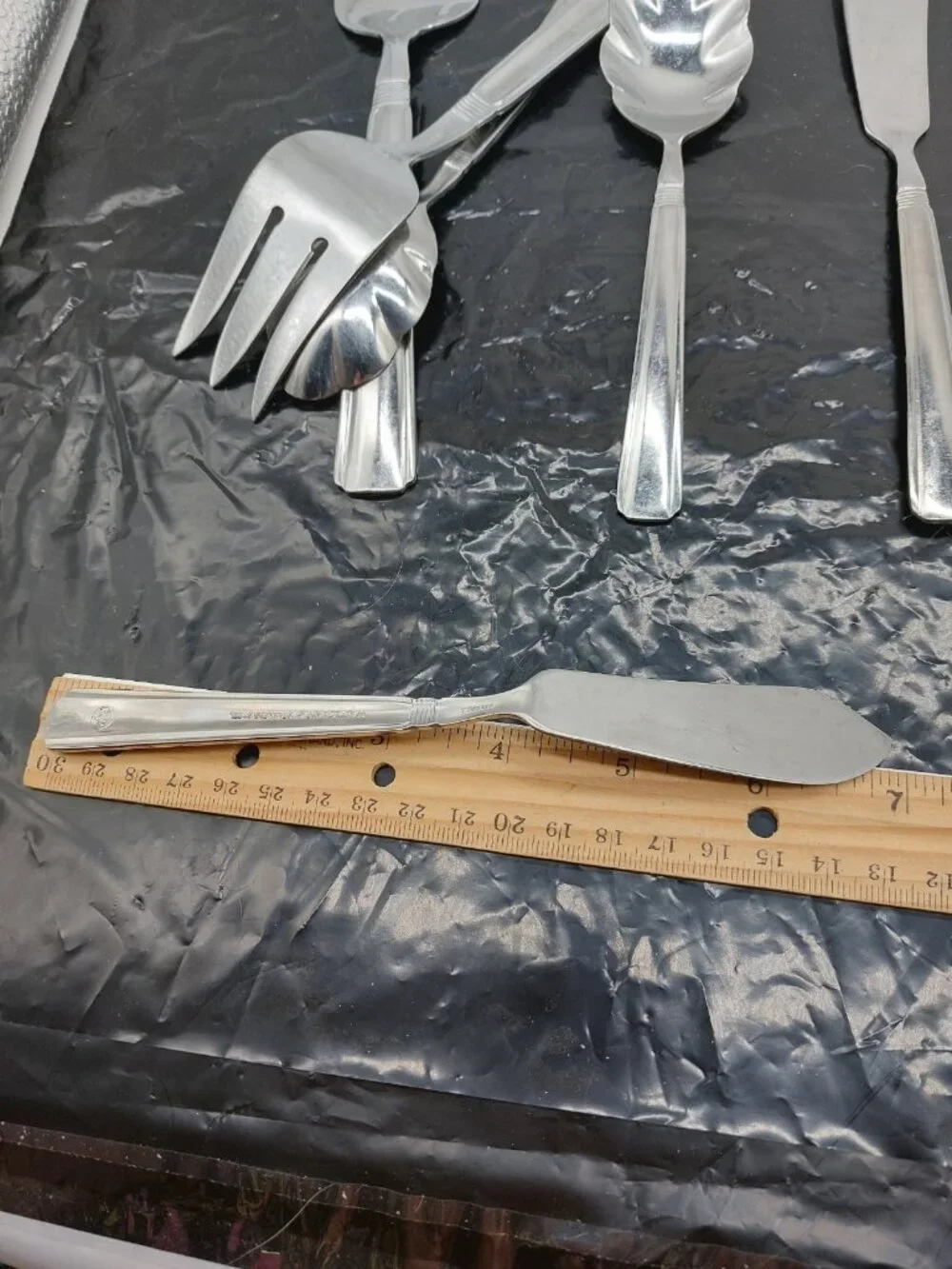 Pfaltzgraff Flatware 2 Sugar Spoons 2 Serving Forks 3 Butter Knives Lot Of 7